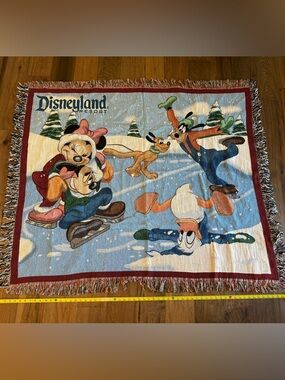 Disneyland Resort Tapestry Throw Blanket 2010 Ice Skating Mickey Minnie 50x60
